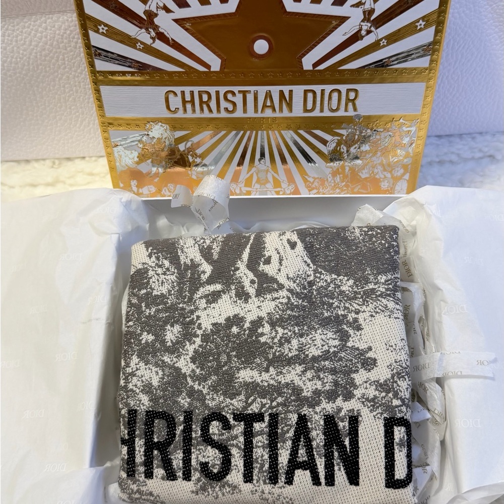 Dior Gray and White Canvas Tote - Picture 5 of 7